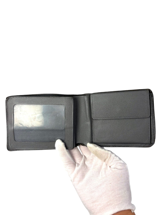 Louis Vuitton Taiga Leather Portefeuille Florin Wallet